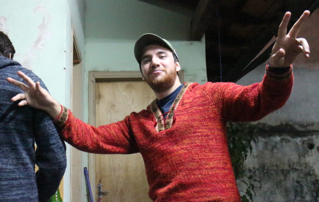 A paraguayan man demonstrating la onda