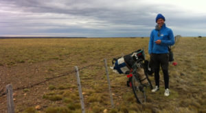 Antti Aittola ja Suomen lippu Patagoniassa