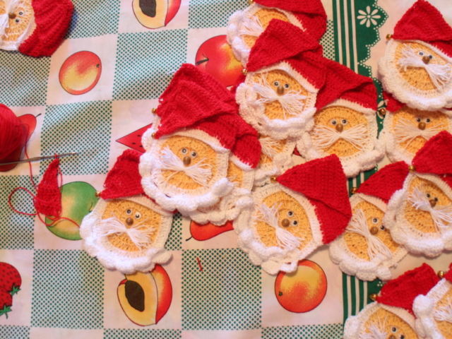 Knitted Santa Claus Heads in Argentina