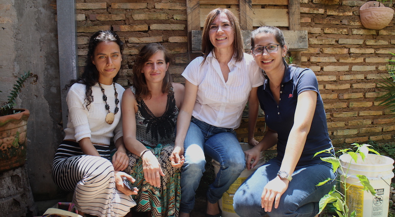 Urban gardening in Arroyos y Esteros