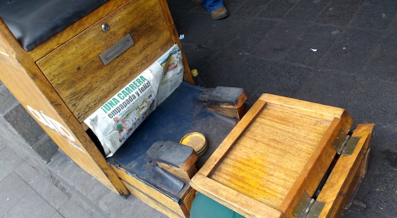 Shoe polishers Plaza Grande 1