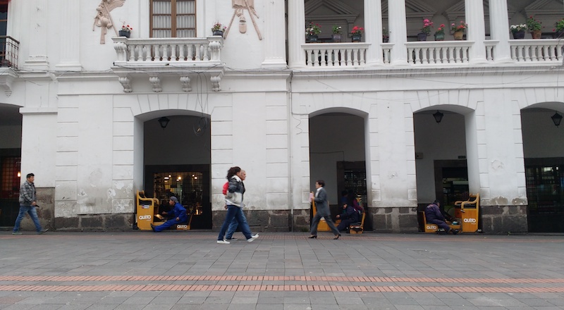 Shoe polishers Plaza Grande 4