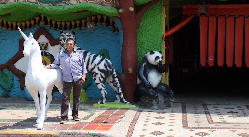 Kiss me motel outside