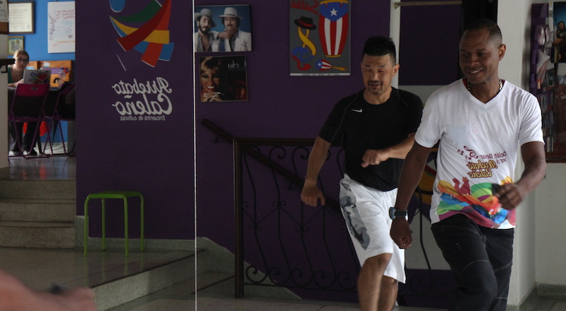 Norbey "Kanelo" Gil teaching salsa caleña